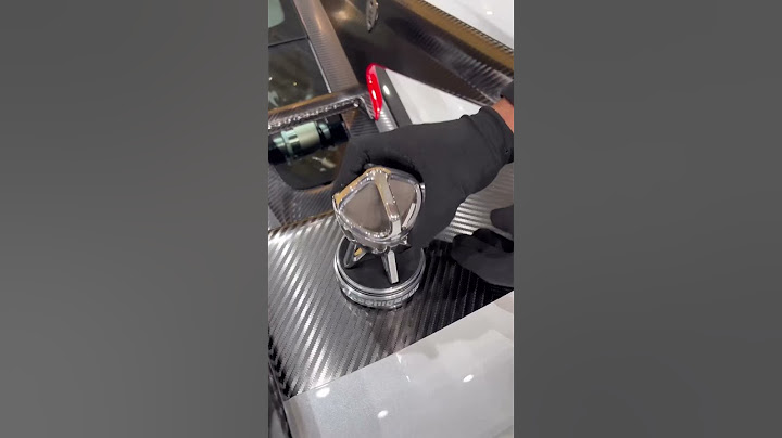 The #Koenigsegg #Jesko comes with this high quality key case with the Carbon Fiber cover😳 #Hollmann