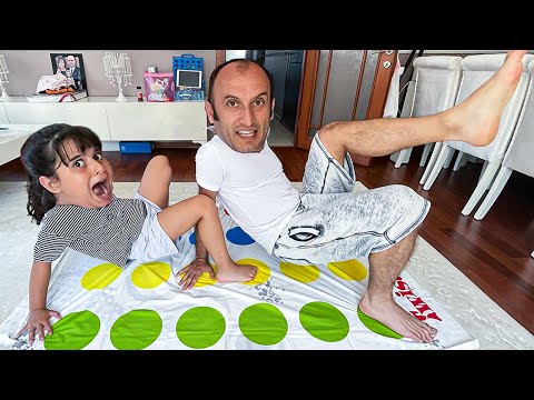 ANNE BABA KIZ EN SEVDİĞİMİZ TWISTER OYUNU! #2