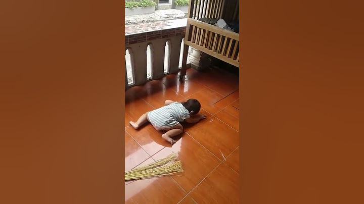 Adek terjatuh