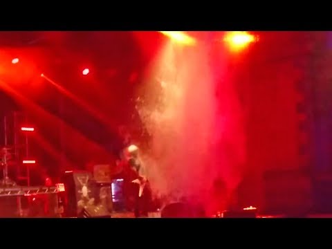 Limp Bizkit Stage Collapse Incident, Wes Borland Gets Furious | Rock Feed