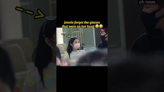 Assistant laughe at Jennie when she confused the position of her glasses shorts blackpink jennie