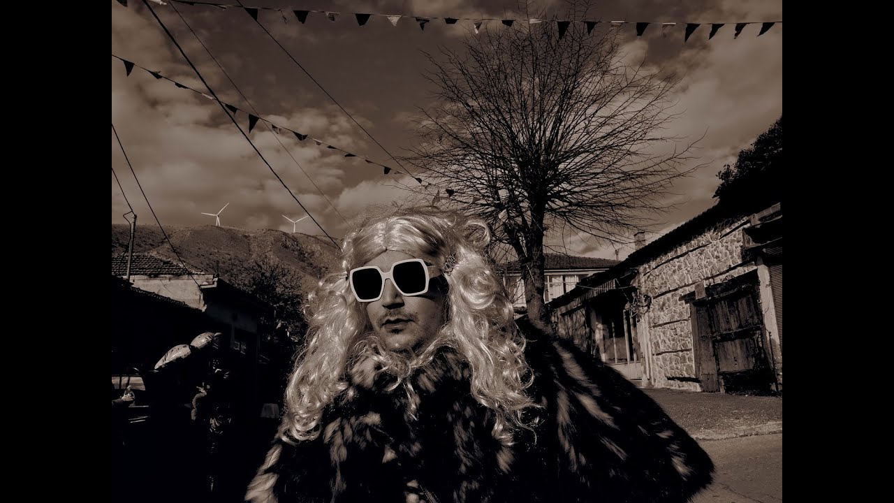 Μια ασυνήθιστη φωτογράφιση  Vrettakos Alexandros