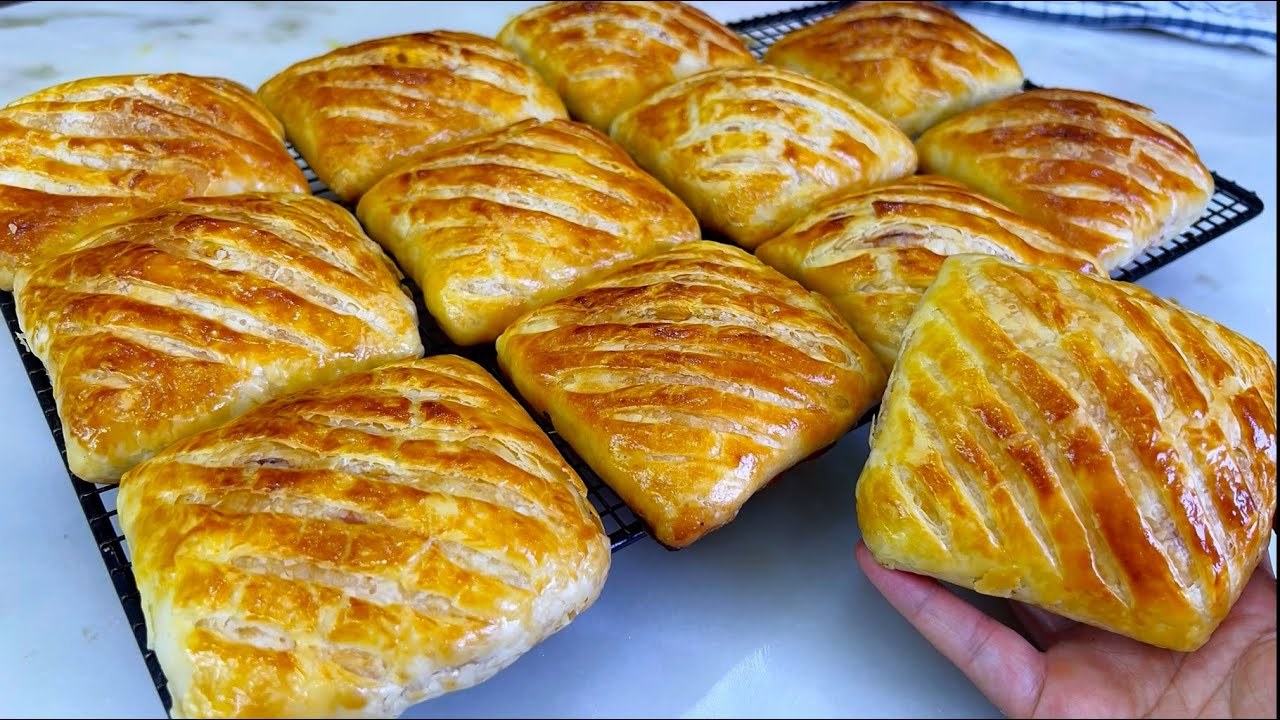 رغيفات معمرين وماشي أي رغيفات🤫بواحد لعجينة للي كتجي هشييشة مورقة ومقرمشة كتحمق👌🏻مع حشوة لذيذة ومعلكة