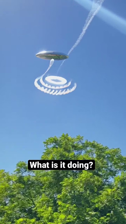 Woah! What is this spaceship doing? 🛸 💨 #shorts