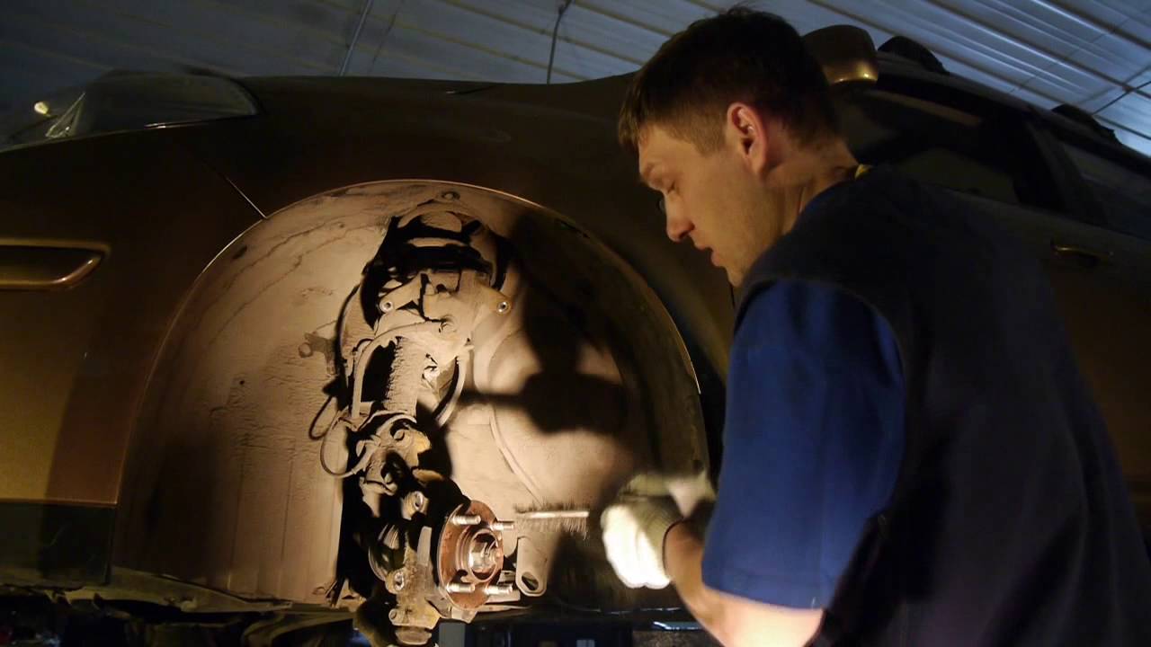 Меняем колодки на Ниссан Тиида - YouTube