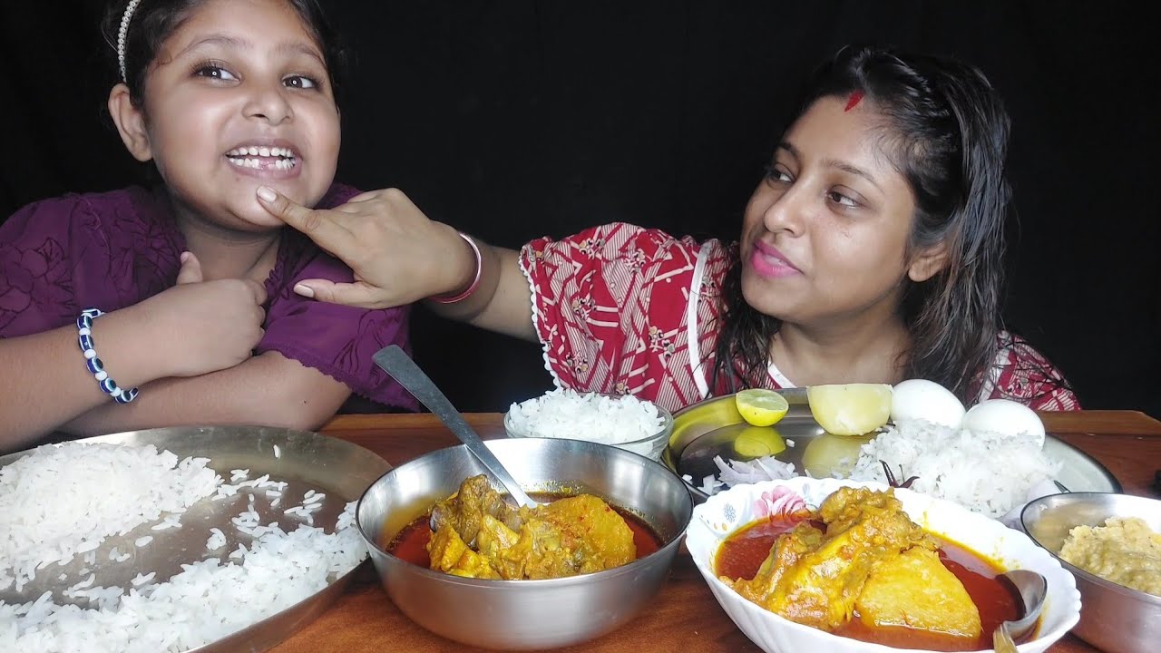 আজকে অনেকদিন পর ডোলু আর আমি,আজকের lunch মেনু Chicken এর Lal Jhol, rice, boiled egg, eating show