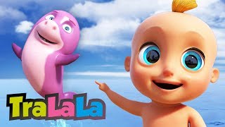 Video thumbnail of "Baby Shark în română - Cântece pentru copii | TraLaLa"