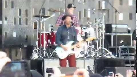 Bruno Mars - The Lazy Song - Bamboozle Festival - May 1, 2011