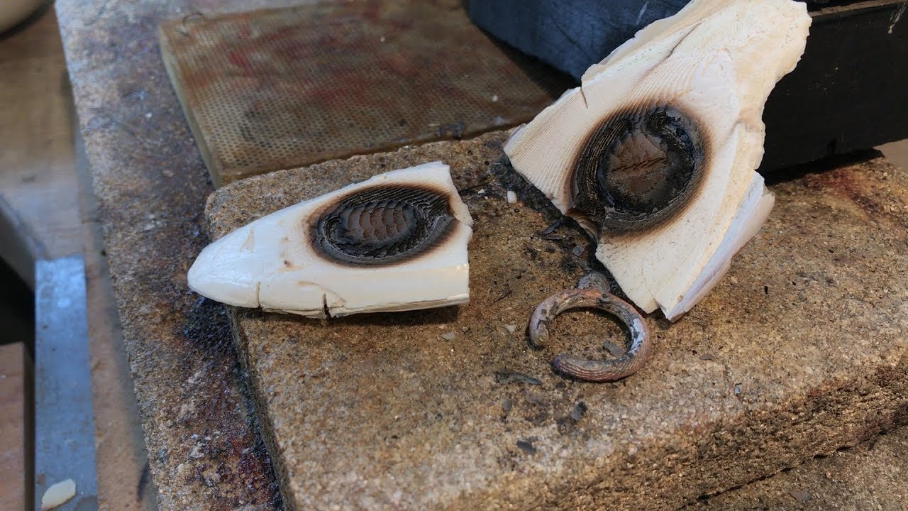 Artisanat : la fonte à l'os de seiche - YouTube