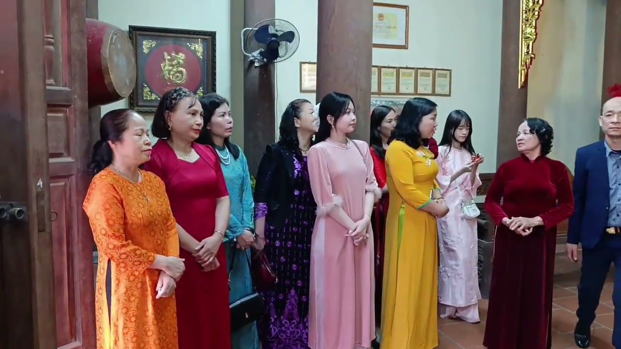 Chiều mùng năm tết; Anh chị em cùng con cháu trong gia đình mừng thọ cho anh trưởng?