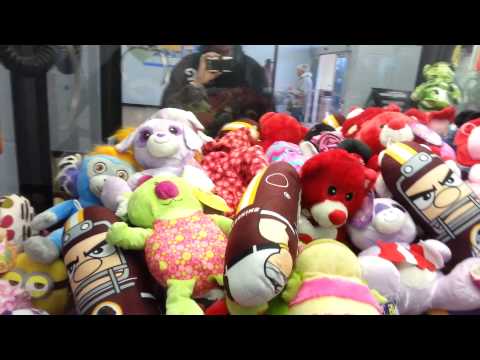 claw-machine-wins---2-in-1-plus-"hung"-giraffe-&-more---skill-crane-game-sugar-loaf-freeze