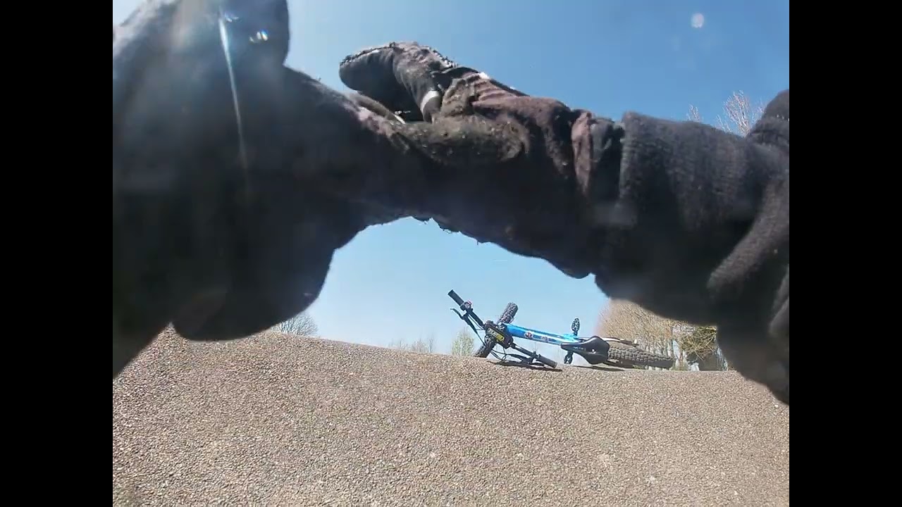 Revvi 18 inch Pump Track Crash Electric bike jumps