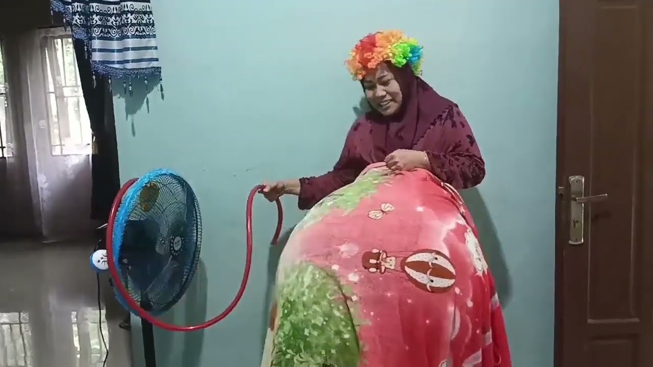 Drama komedi..!! Tingkah lucu mama pompa balon pakai  angin kipas didalam selimut sampai dorr