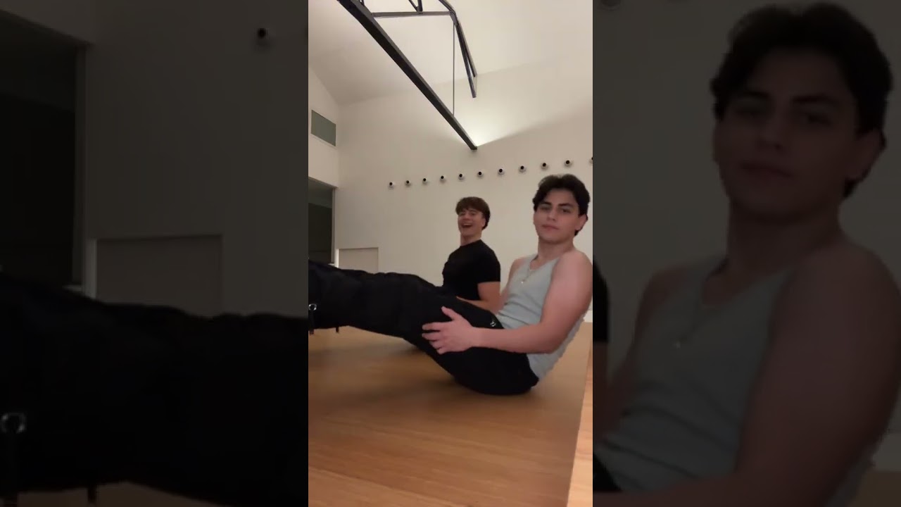 Con nuestro buggati @Alaan @Memo Piña🍍🫅🏻 @Marquitos  