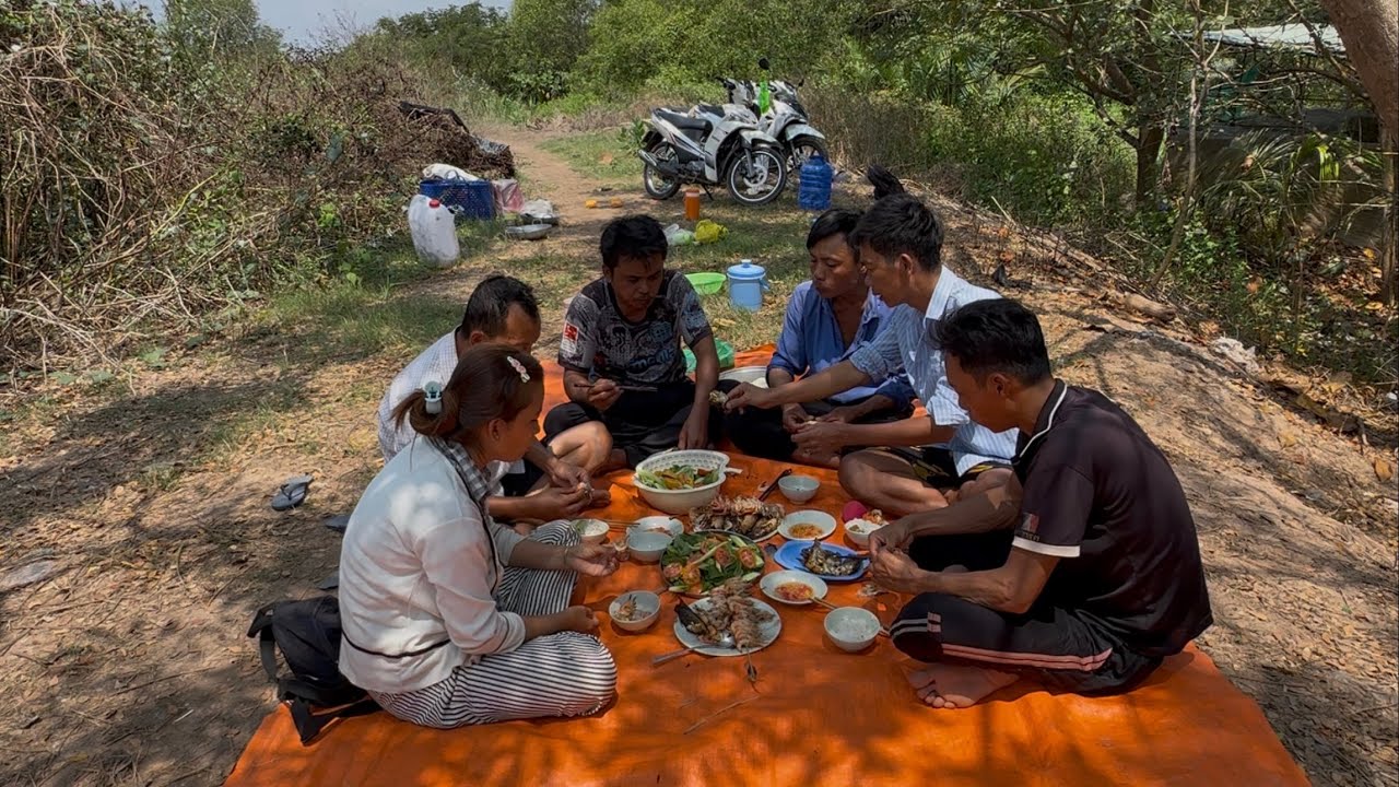 Con Sam Trứng . Tôm Càng Xanh . Cá Đói . Nướng ăn kèm với rau sống VXĐ 