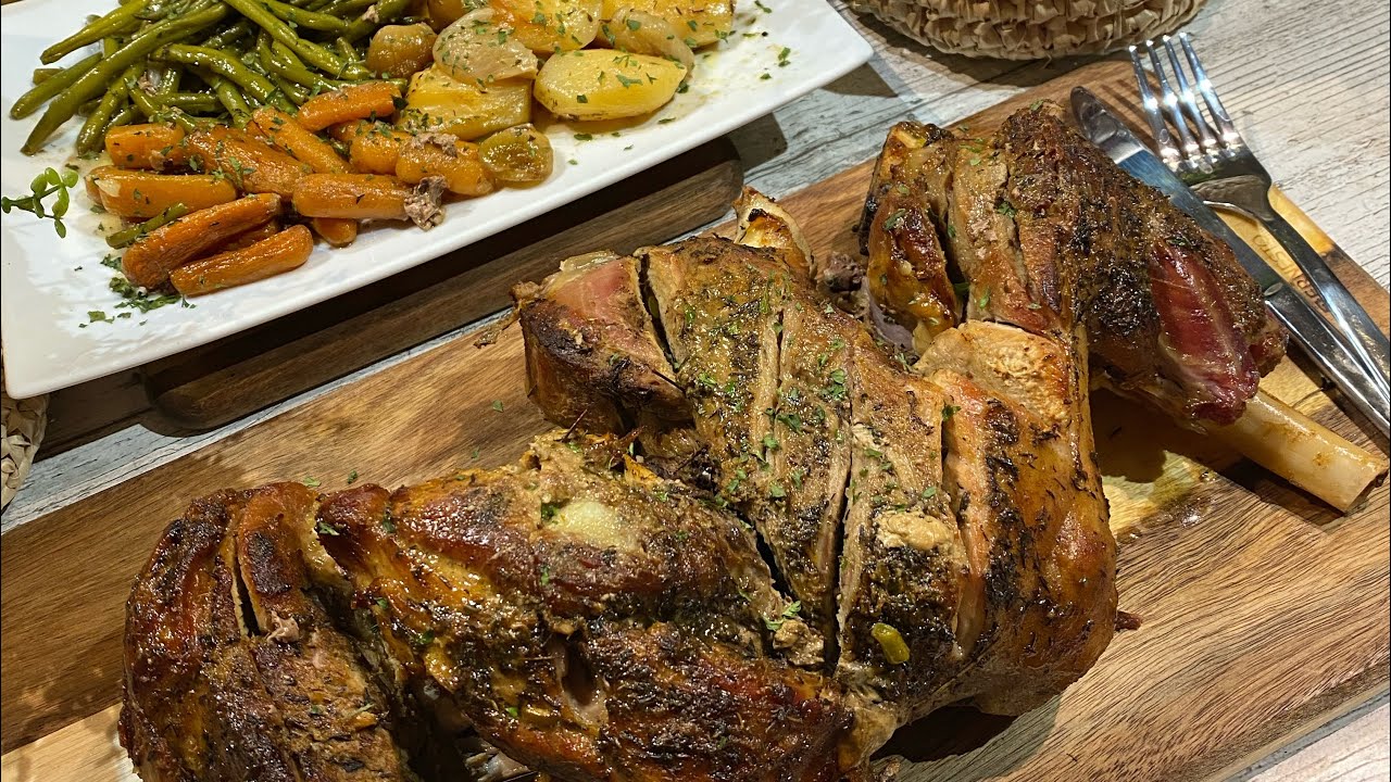 كيفية تحضير فخذ خروف في الفرن مع خضار بتفصيل والنتيجة روعة Gigot d’agneau au four avec des légumes