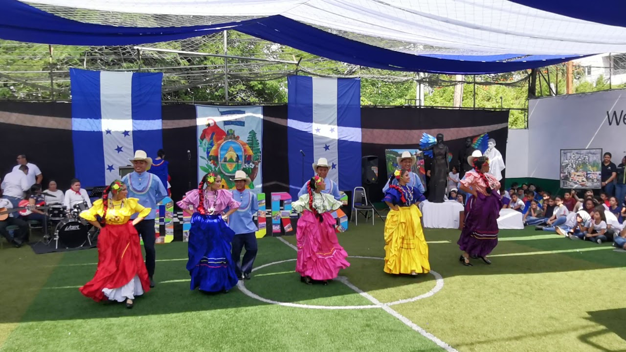 Cuadro de Danzas Folclóricas del Inst. Jesús Aguilar Paz