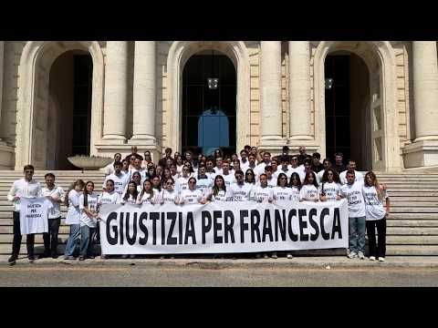 Video 24enne morta al Cardarelli, protesta silenziosa di amici e parenti