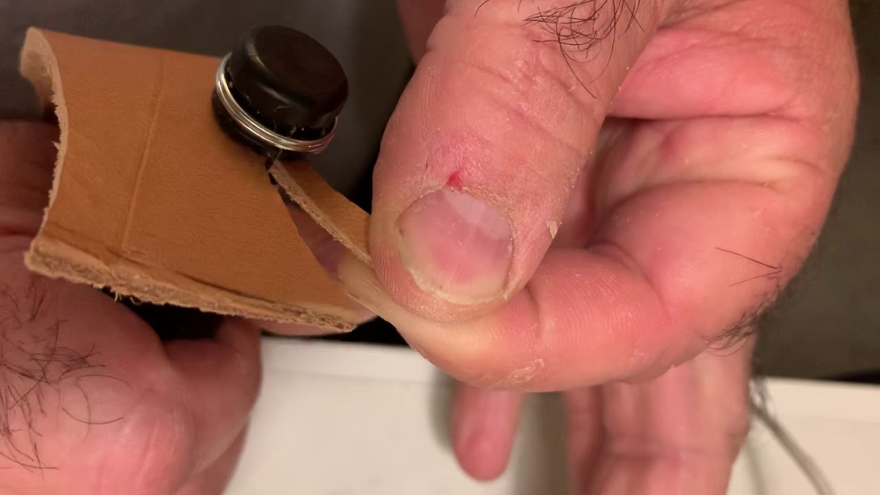 Wie man einen Lederriemen aus Lederresten mit einem Hand Cutter auch schneiden kann