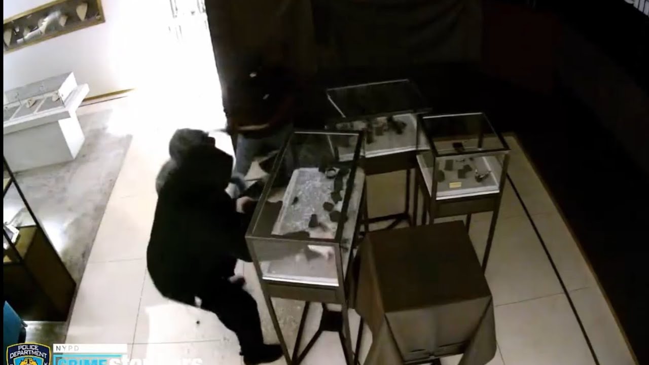CAUGHT ON CAMERA: Jewelry Heist Smash and Grab in Manhattan - YouTube