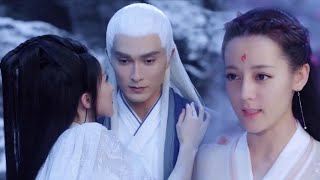 The fox seduced the emperor and provoked FengJiu to make her jealous