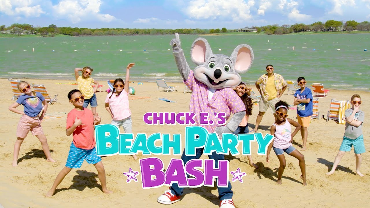 ⁣Chuck E.’s Beach Party Bash & How To | Summer Dance with Chuck E!