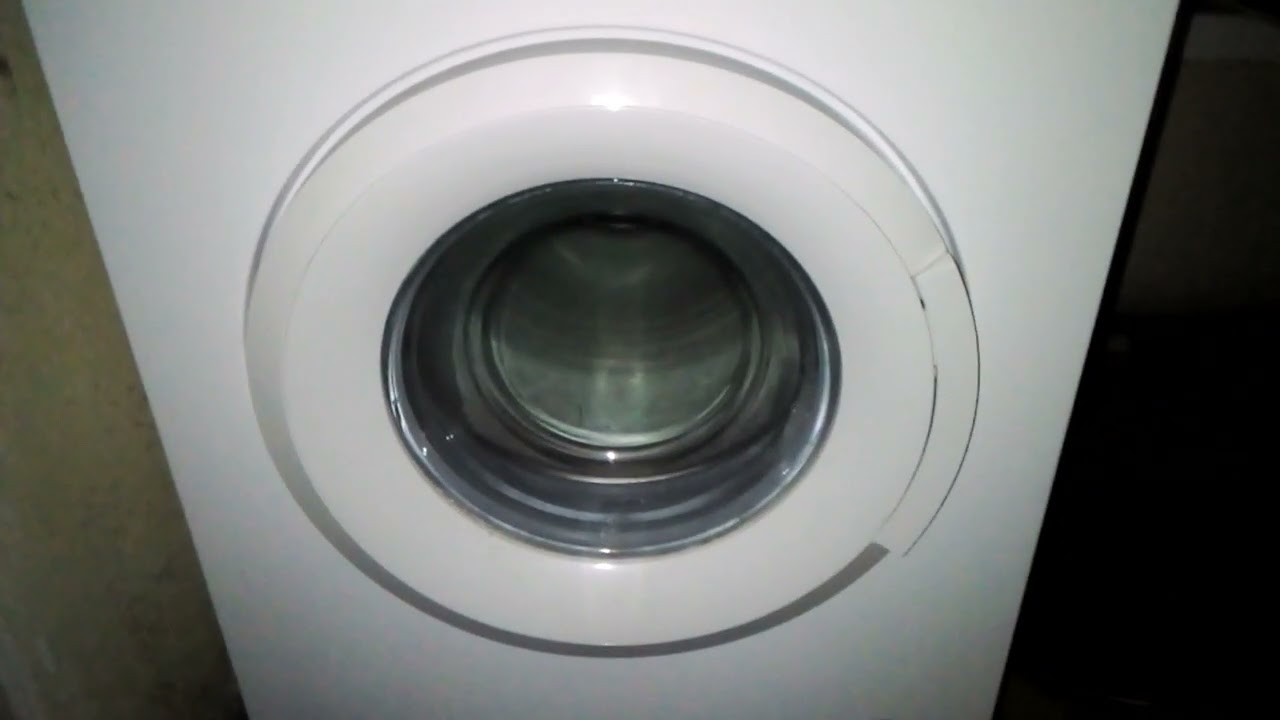 lautes schleudern einer Hanseatic Waschmaschine.