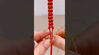 Technique for making beautifully designed bracelets using two types of colored yarn