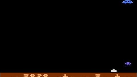 Atari 8-bit Deluxe Invaders - mystery invader right land