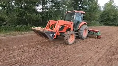 Préparation du sol et plantation dans les terres humides : découvrez les étapes de notre travail agricole!