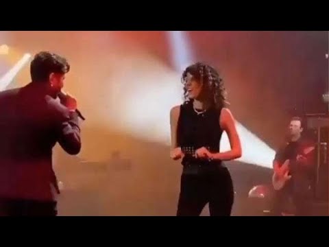 İngilizce şarkılarını piyasaya