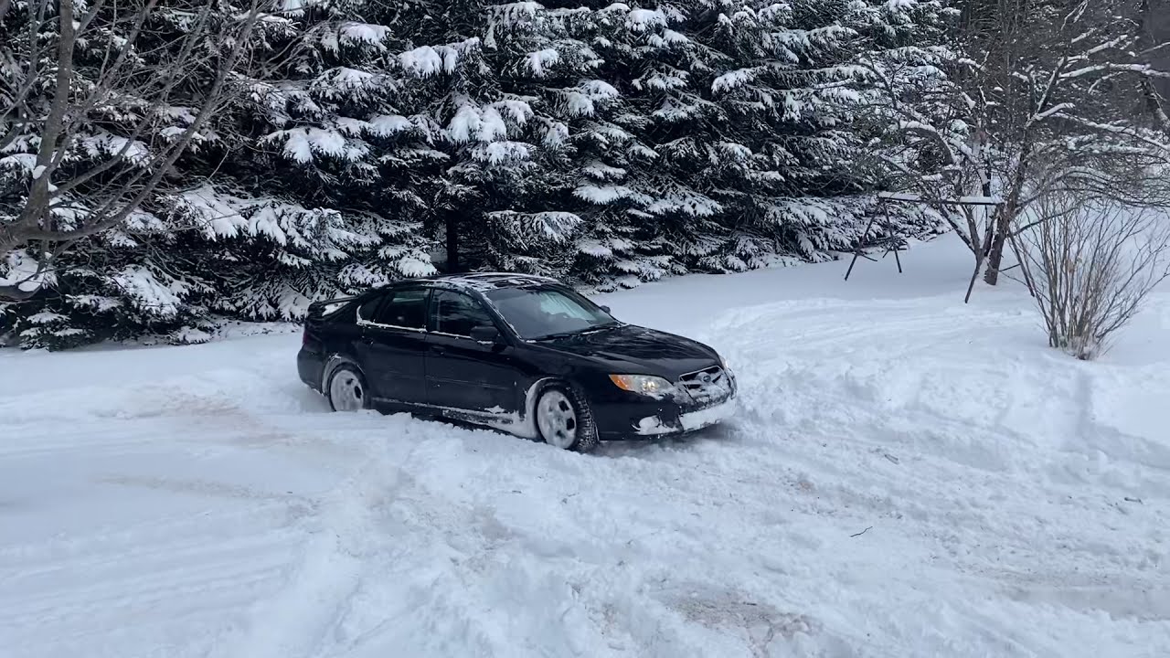 Subaru Legacy snow hill