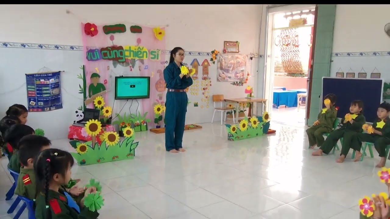 Vận động múa bài hát Cháu thương chú bộ đội/ Nghe hát/ Trò chơi âm nhạc