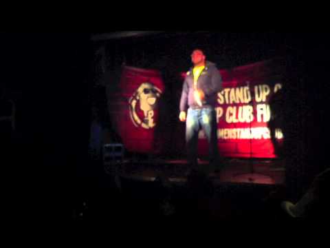Ali Jahangiri stand up koomikko Bäkkärissä 28.12.2011