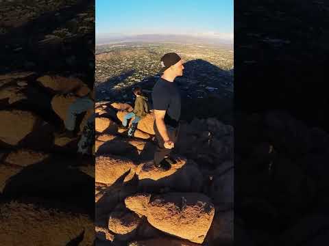 Video: Vandre Camelback Mountain Trail i det centrale Phoenix, Arizona