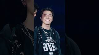 SEVENTEEN WORLD TOUR [NEW_] (DINO FOCUS)