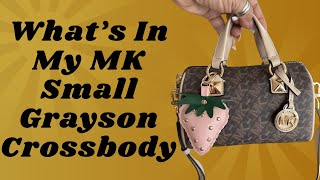 WHATS IN MY BAG! THE MICHAEL KORS  SMALL GRAYSON CROSSBODY! 😳😱