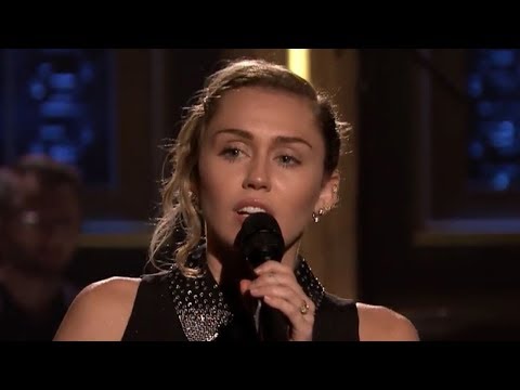 Miley Cyrus Performs "The Climb" In Honor Of Las Vegas Victims