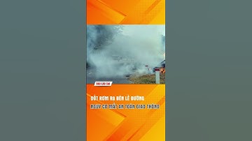 Đốt rơm rạ bên đường mất an toàn giao thông