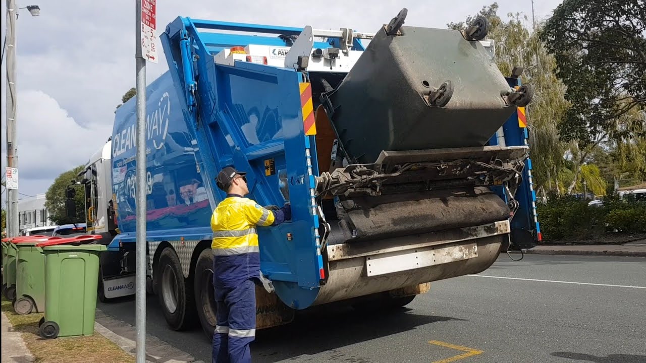 Rear loader in Noosa Junction(RL00645)cleanaway YouTube