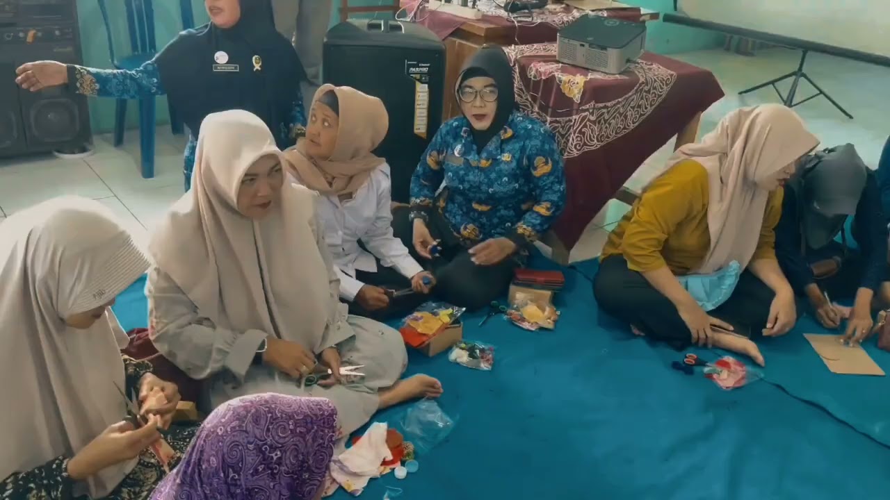 Eco-Craft: Pelatihan Usaha dari bahan bekas
