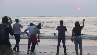 Indians throng beaches for 2020's last sunset