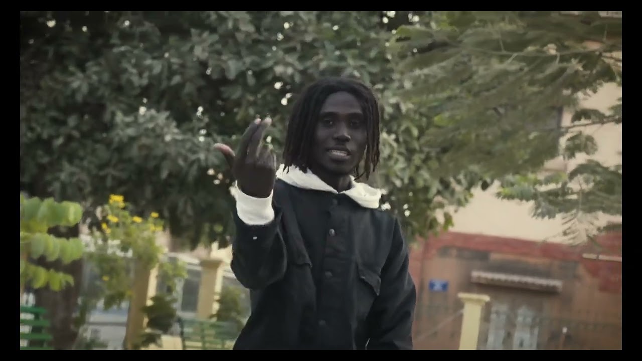 BIG LEUZ- YOXOSS ( prod by lyrics beat)