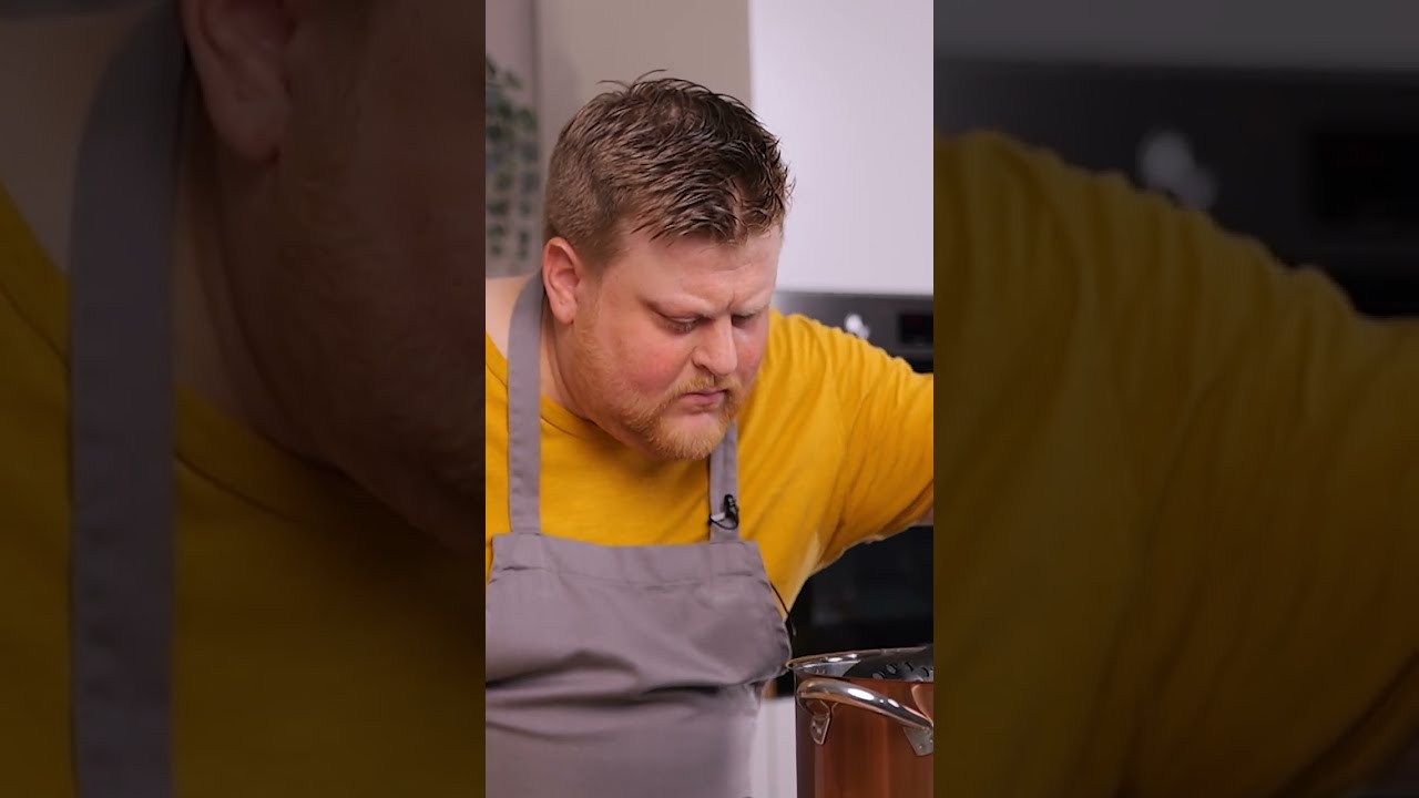 Vegan kochen mit Timo: Wirsing-Wraps mit Bananen-Erdnuss-Dip - YouTube