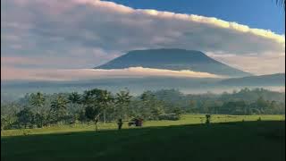 sinematik pemandangan gunung di Bogor