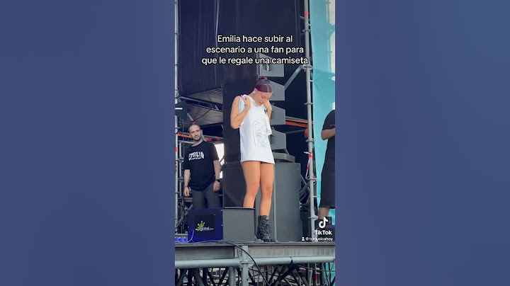 Emilia sube a una fan al escenario en Boombastic Festival para que le regale una camiseta