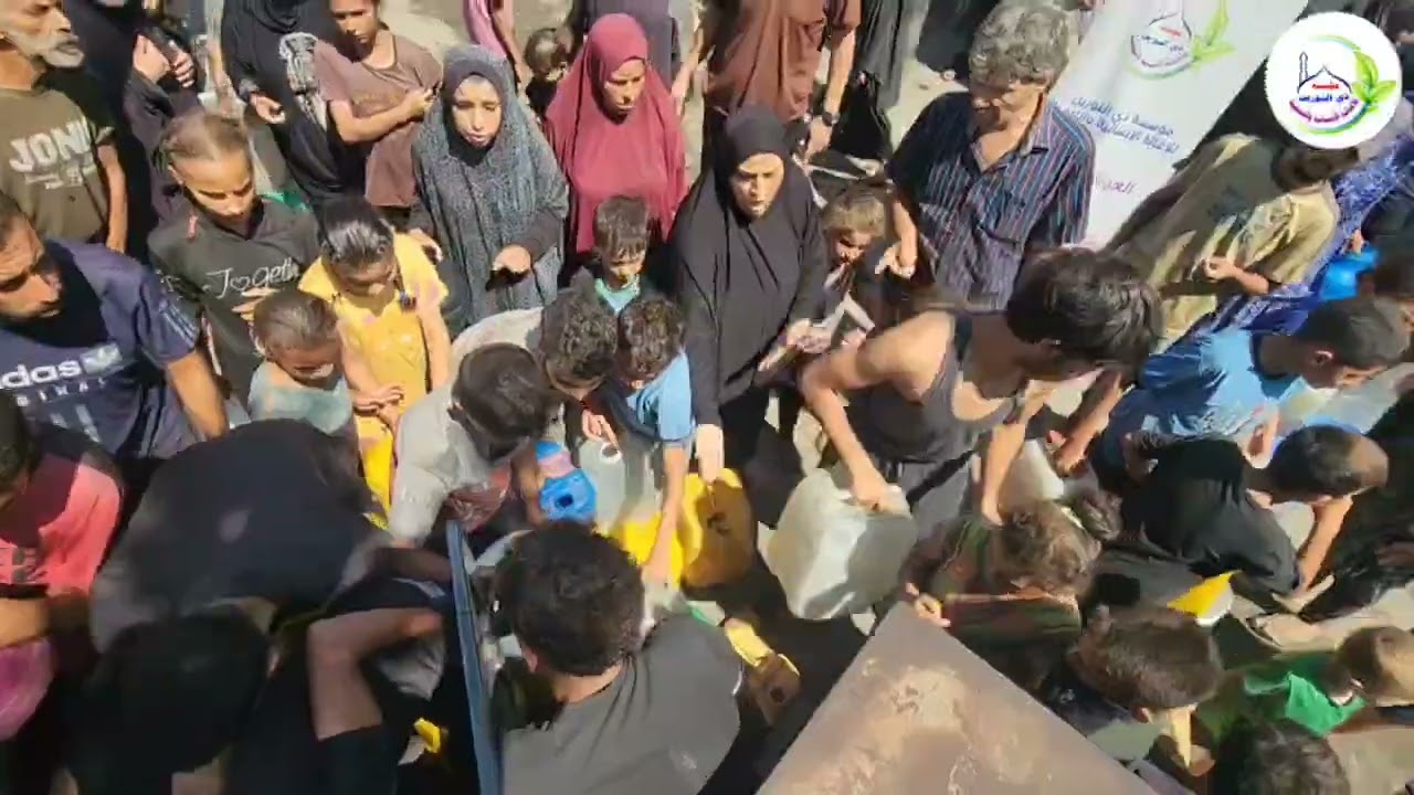 توزيع 15،000 لتر من الماء الصالح للشرب على مخيمات النازحين في مدينة غـ.ـزة 