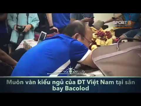 Đội tuyển Việt Nam mệt mỏi chờ đợi tại sân bay Phillipines