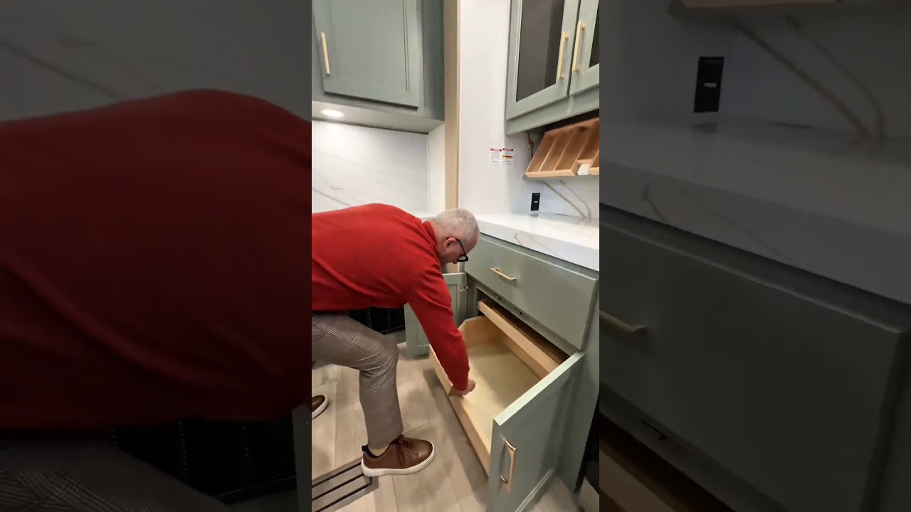 Роскошный дом на колесах Fifthwheel Crossroad Redwood 420FL 2026 года 