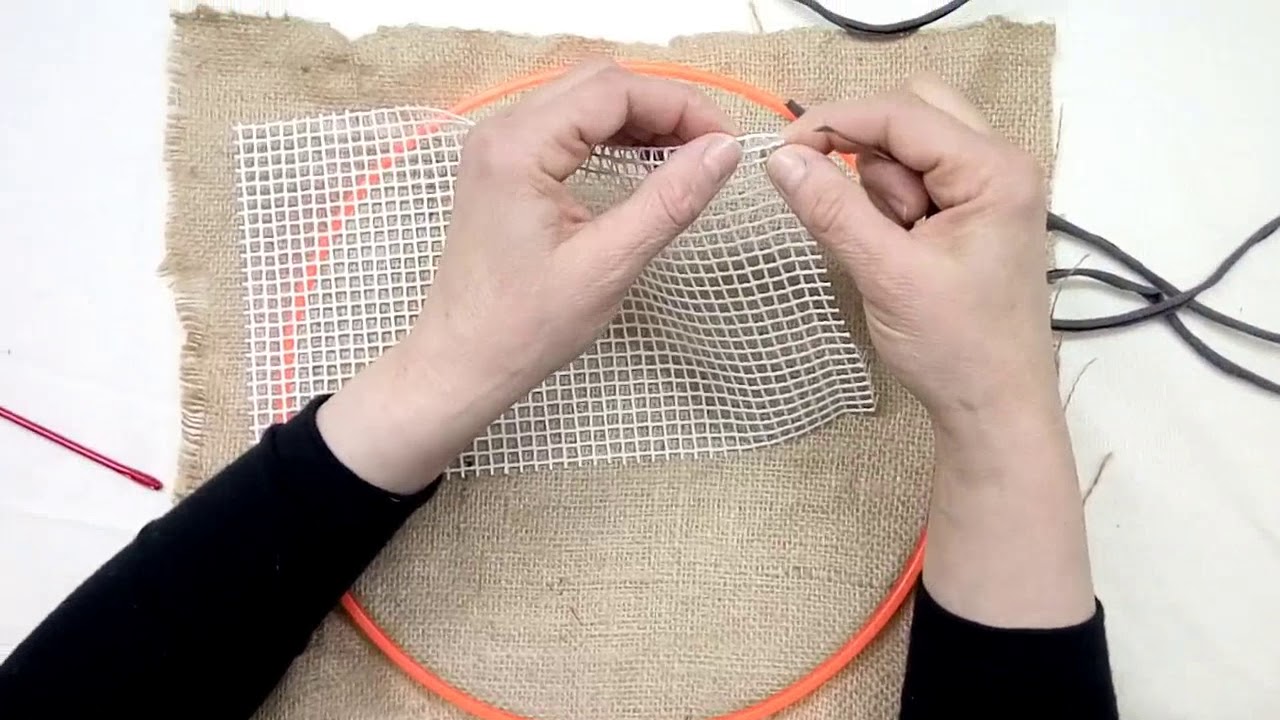 طريقة عمل سجاد او تابلوه وافكار عديده بالغرزة المقفوله locker hooking